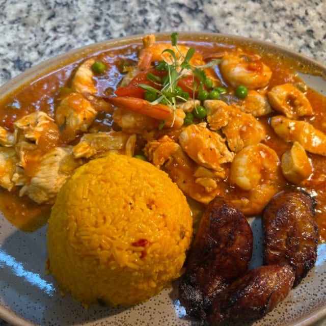 Pollo con Camarones Enchilados.