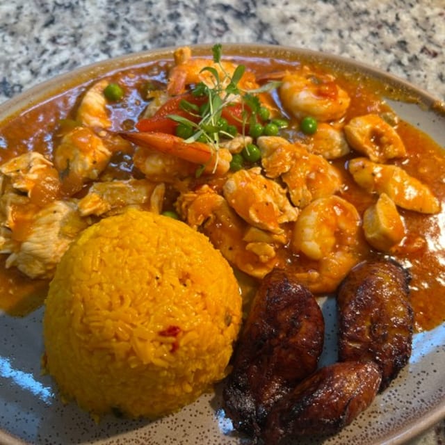 Pollo con Camarones Enchilados.